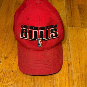 Vintage Chicago Bulls Basketball NBA Cap Hat Red/Black Snapback Collectible